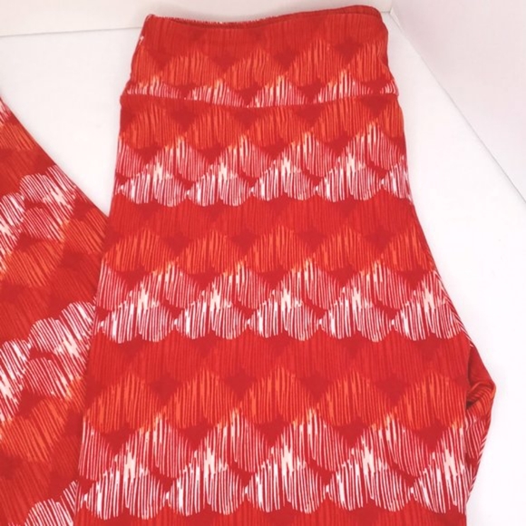 new TC Lularoe Hearts Leggings Red Tall & Curvy Super Soft VALENTINE Sleep - Picture 2 of 6